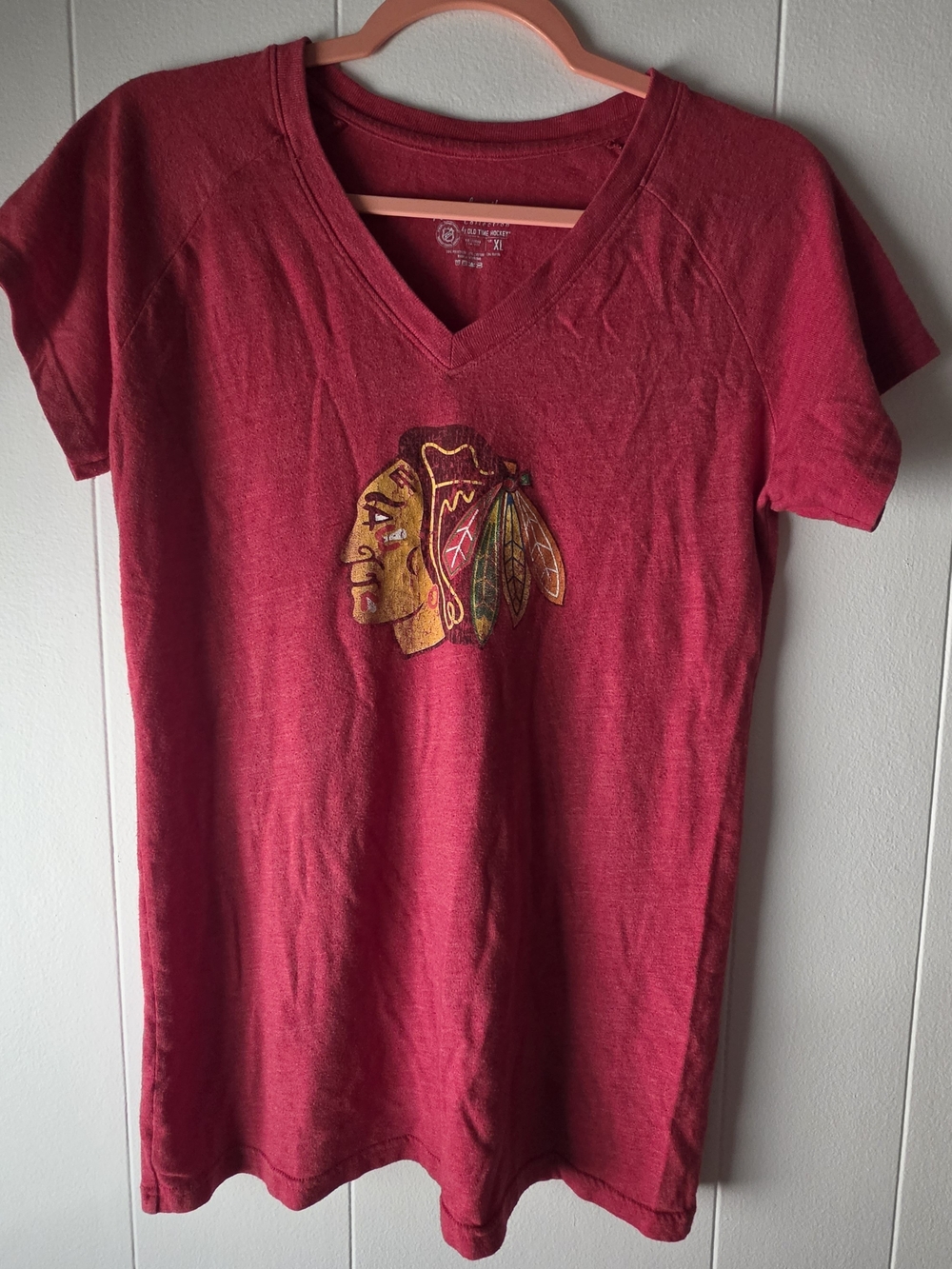 Old Time Hockey Chicago Blackhawks Newbury Collection V-Neck T-Shirt Women's XL
